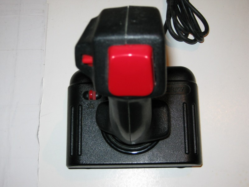 ovladac_joystick_quickjoy_sv122_pred2.jpg, 80 kB