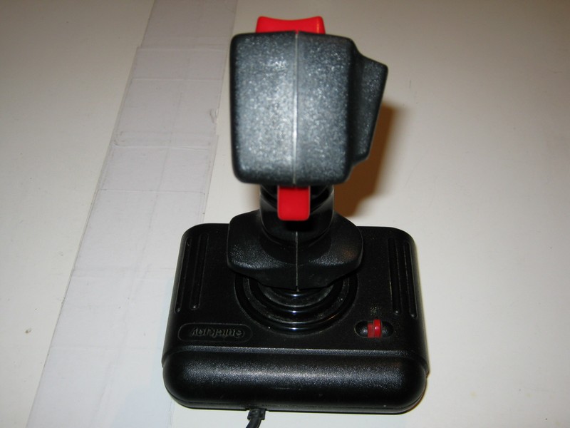 ovladac_joystick_quickjoy_sv122_pred3.jpg, 70 kB