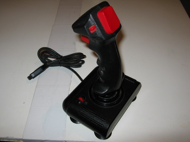 ovladac_joystick_quickjoy_sv122_spod.jpg, 69 kB