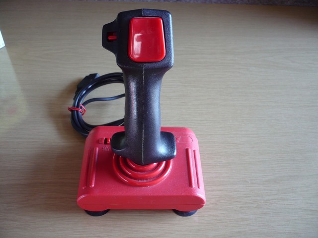 ovladac_joystick_quickjoy_turbosv124_pred.jpg, 55 kB