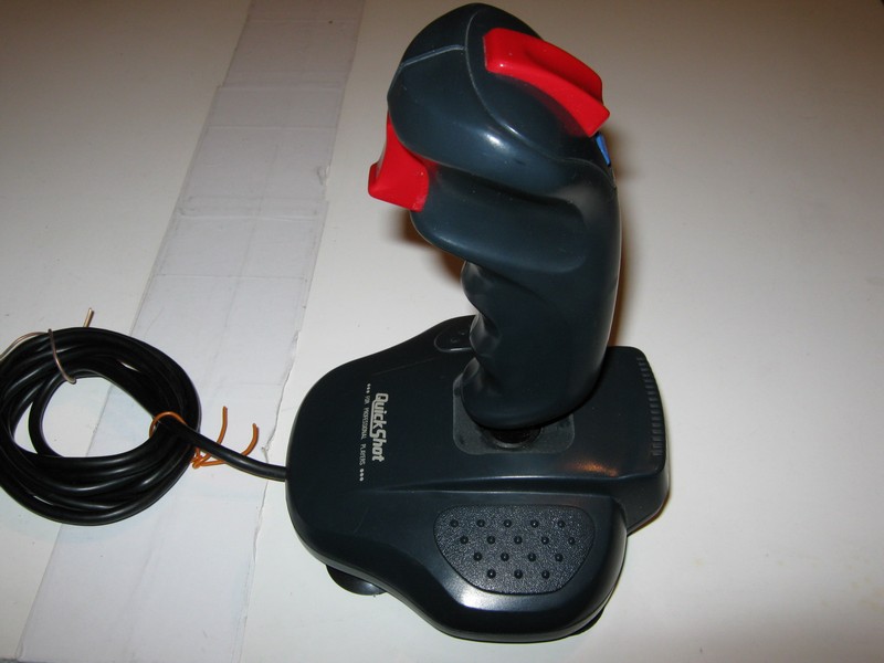 ovladac_joystick_quickshot_qs137f_spod.jpg, 73 kB