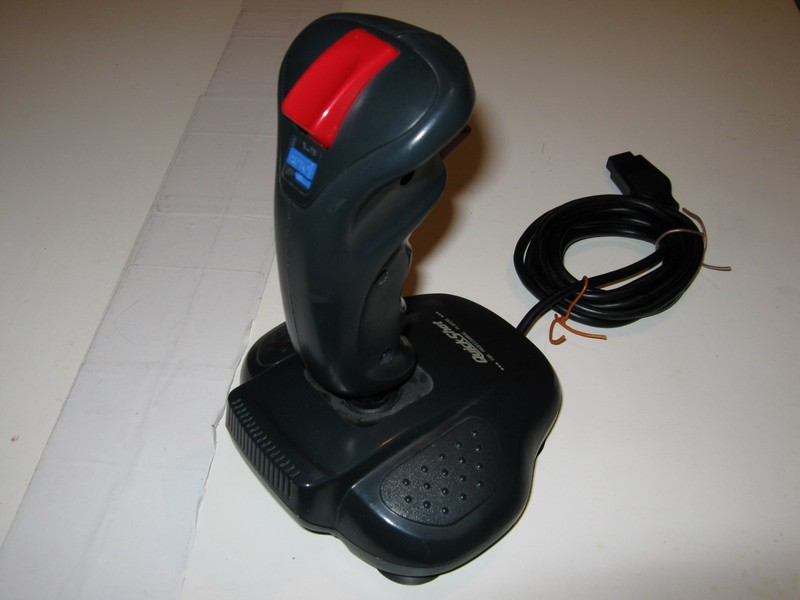 ovladac_joystick_quickshot_qs137f_vrch.jpg, 67 kB