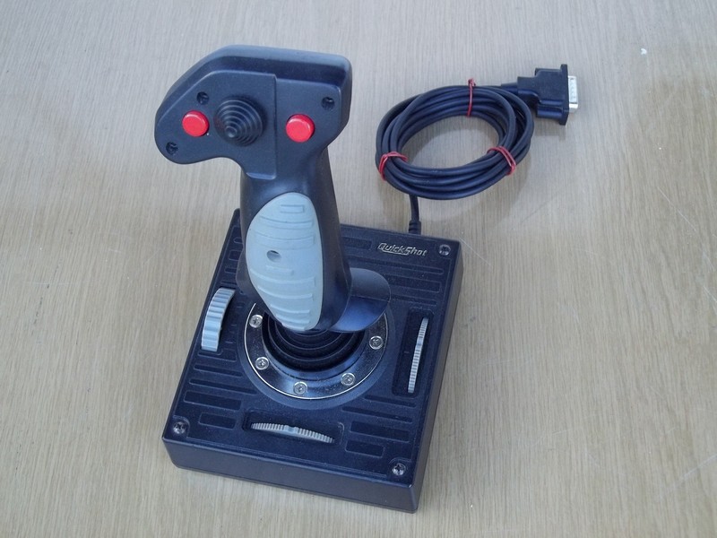 ovladac_joystick_quickshot_qs206_pred.jpg, 183 kB