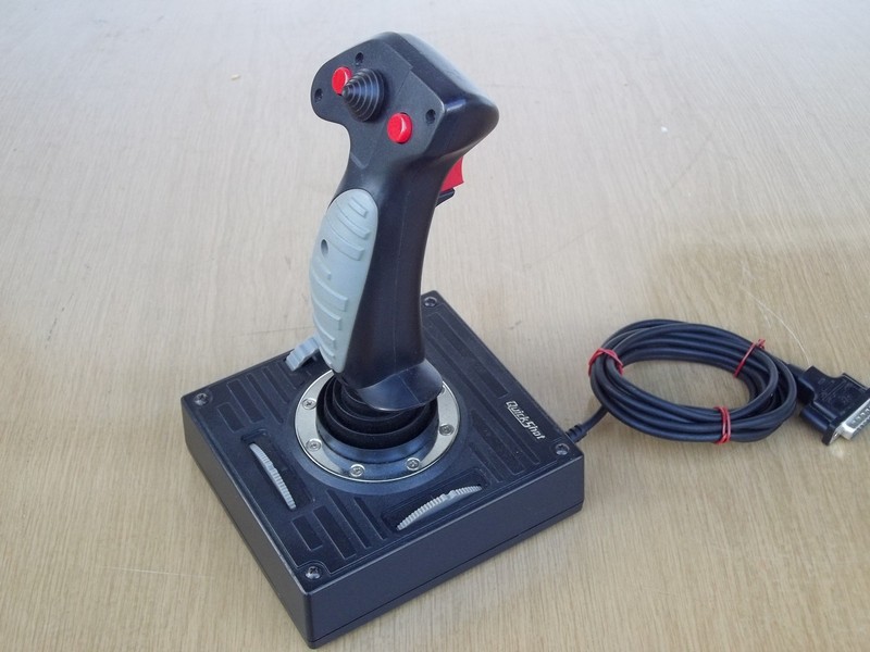 ovladac_joystick_quickshot_qs206_spod.jpg, 168 kB