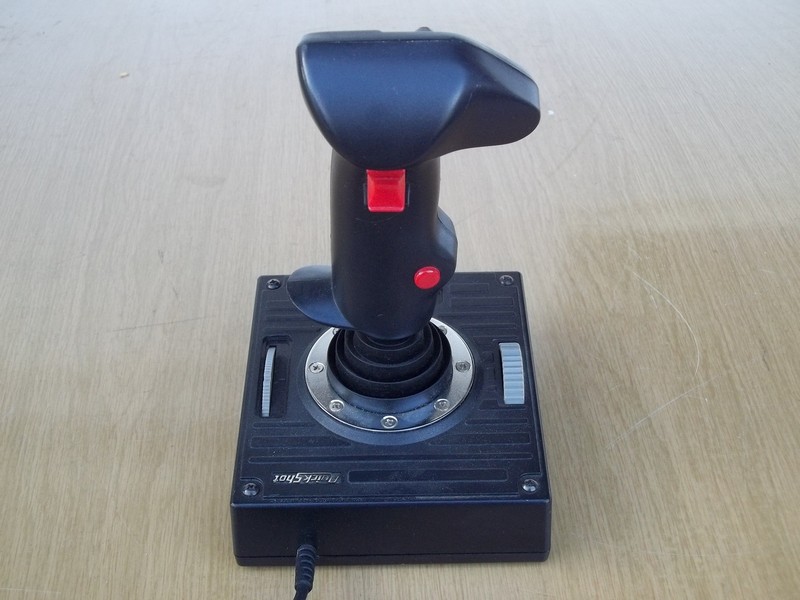 ovladac_joystick_quickshot_qs206_vrch.jpg, 163 kB