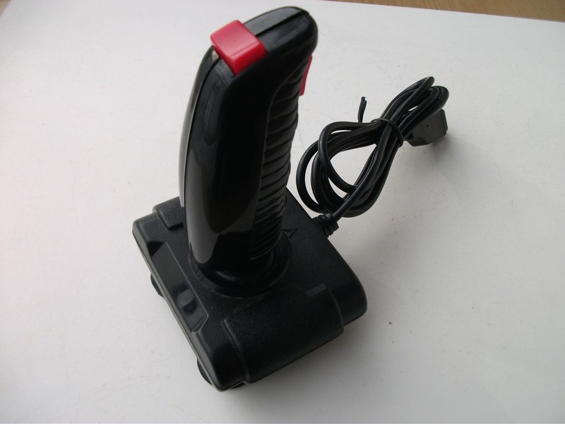 ovladac_joystick_quickstick_vrch.jpg, 102 kB