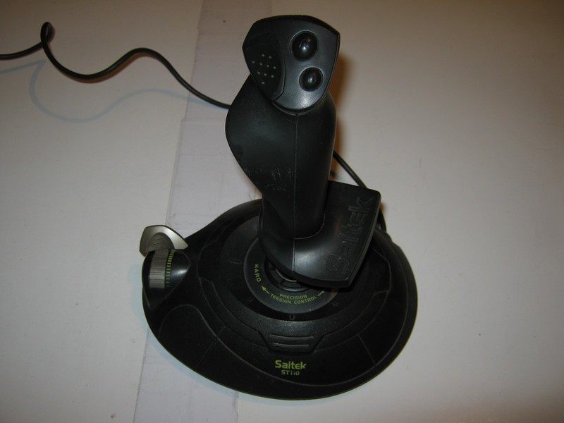 ovladac_joystick_saltek_st110_pred.jpg, 60 kB