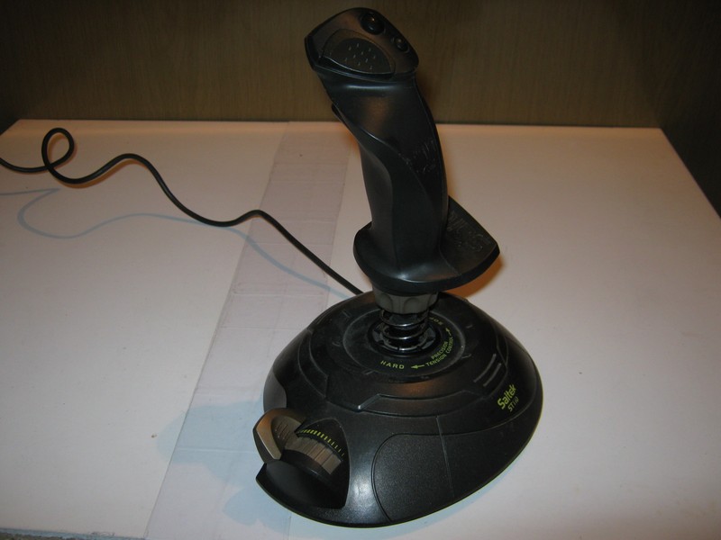 ovladac_joystick_saltek_st110_spod.jpg, 68 kB