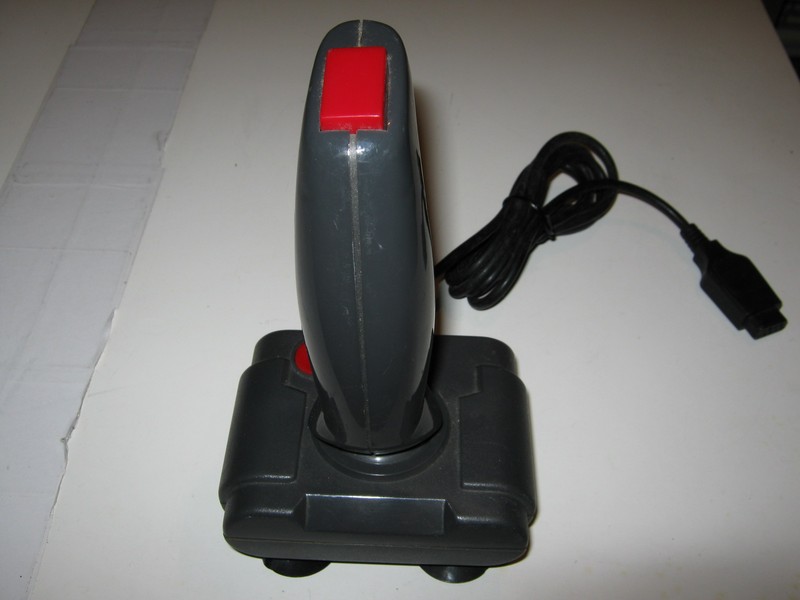 ovladac_joystick_sedivycervenytlacitka_pred.jpg, 60 kB