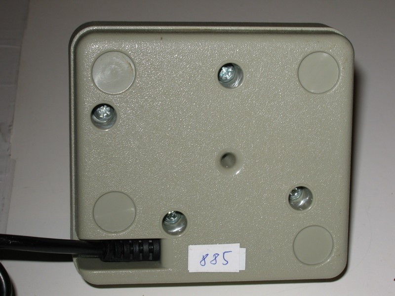 ovladac_joystick_sedycernapakacervenetlacitko_vzad.jpg, 112 kB