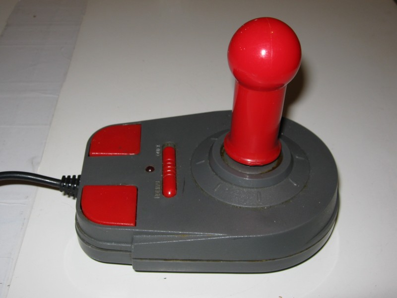 ovladac_joystick_sedycerveny_spod.jpg, 58 kB