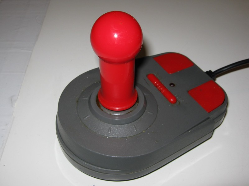 ovladac_joystick_sedycerveny_vrch.jpg, 61 kB