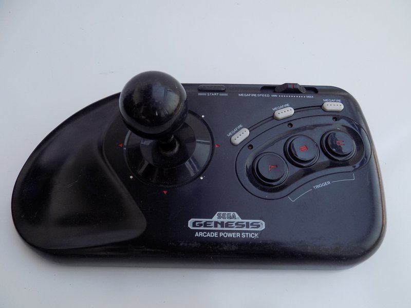 ovladac_joystick_sega_genesisarcadepowerstick_pred.jpg, 101kB