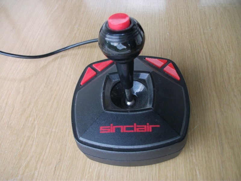 ovladac_joystick_sinclair_originalpc200_pred.jpg, 113kB