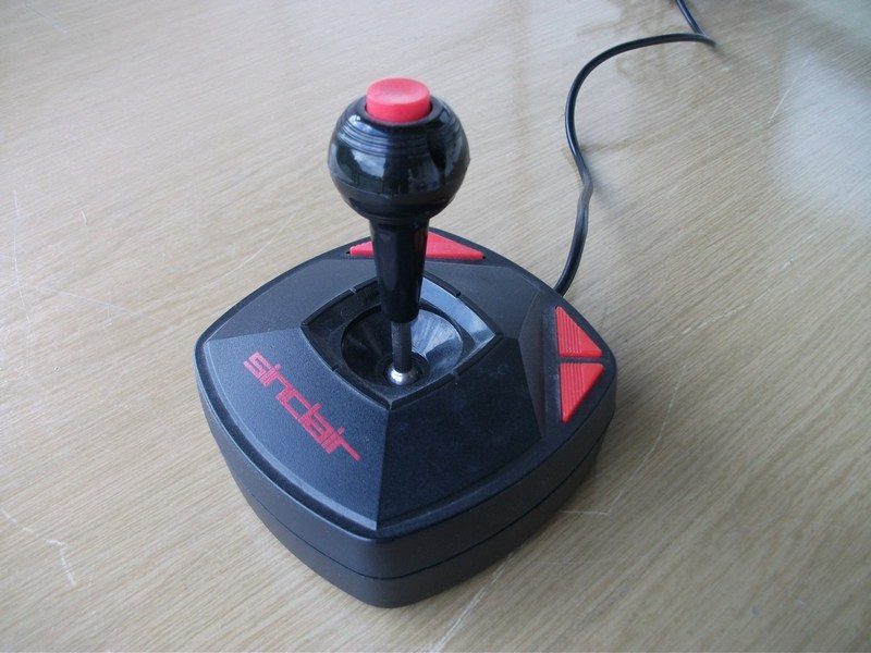 ovladac_joystick_sinclair_originalpc200_spod.jpg, 112kB