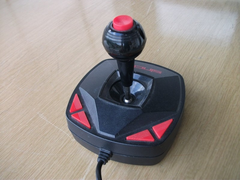 ovladac_joystick_sinclair_originalpc200_vrch.jpg, 110kB