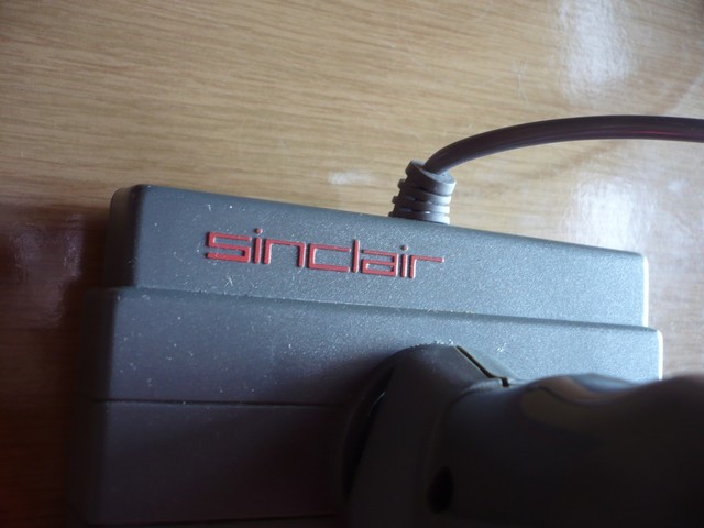 ovladac_joystick_sinclair_sjs1_detail.jpg, 51 kB