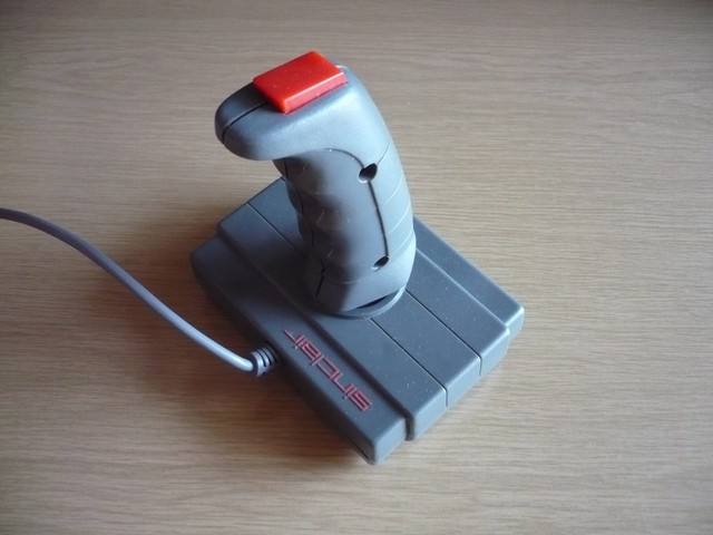 ovladac_joystick_sinclair_sjs1_spod.jpg, 55 kB