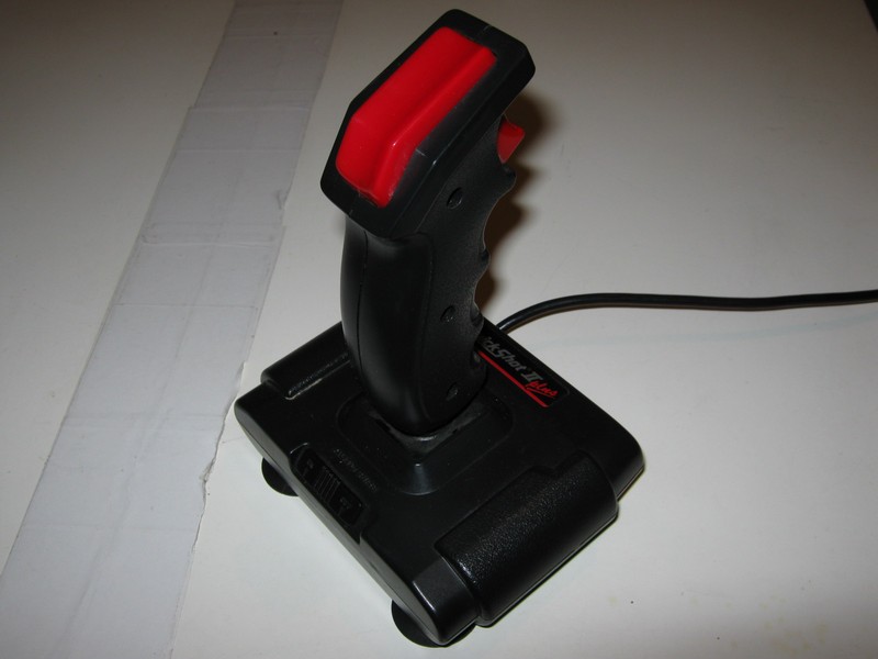 ovladac_joystick_svispectravideo_quickshot2plus_vrch.jpg, 60 kB