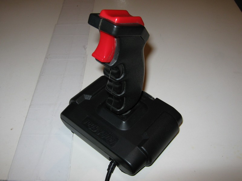 ovladac_joystick_svispectravideo_quickshot_spod.jpg, 62 kB