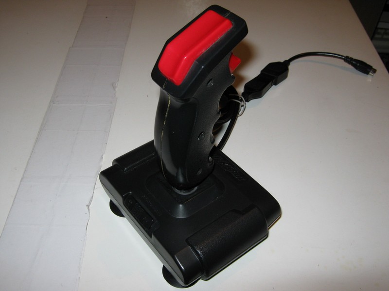 ovladac_joystick_svispectravideo_quickshot_vrch.jpg, 67 kB