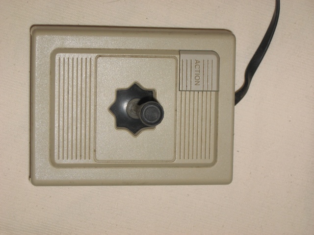 ovladac_joystick_thomson_mo5_original_pred.jpg, 101 kB