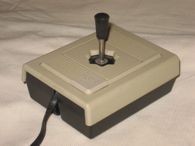 ovladac_joystick_thomson_mo5_original_vrch.jpg, 99 kB