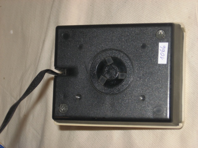 ovladac_joystick_thomson_mo5_original_vzad.jpg, 113 kB