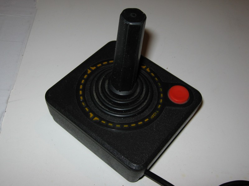 ovladac_joystick_topcernycervenytlacitko_vrch.jpg, 69 kB