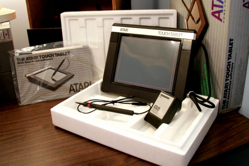 ovladac_tablet_(atari)_atari_ataritouchtablet_vse2.jpg, 87 kB