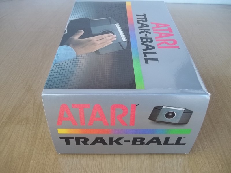 ovladac_trakbal_(atari)_atari_trakball_krabvrch.jpg, 117 kB