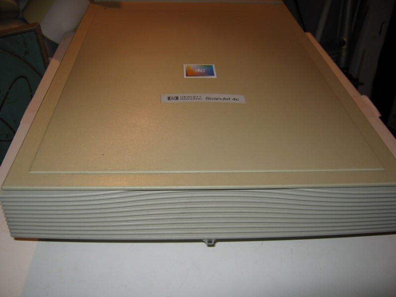 skener_hewlettpackard_scanjet4c_spod.jpg, 69 kB