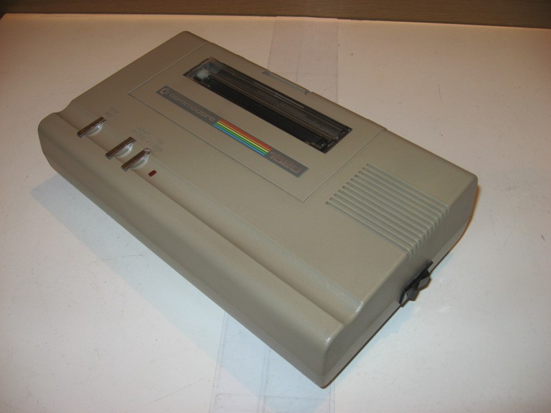 tiskarna_commodore_1520_spod.jpg, 67 kB