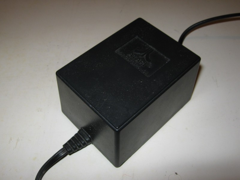 zdroj_atari_co70045_spod.jpg, 60 kB