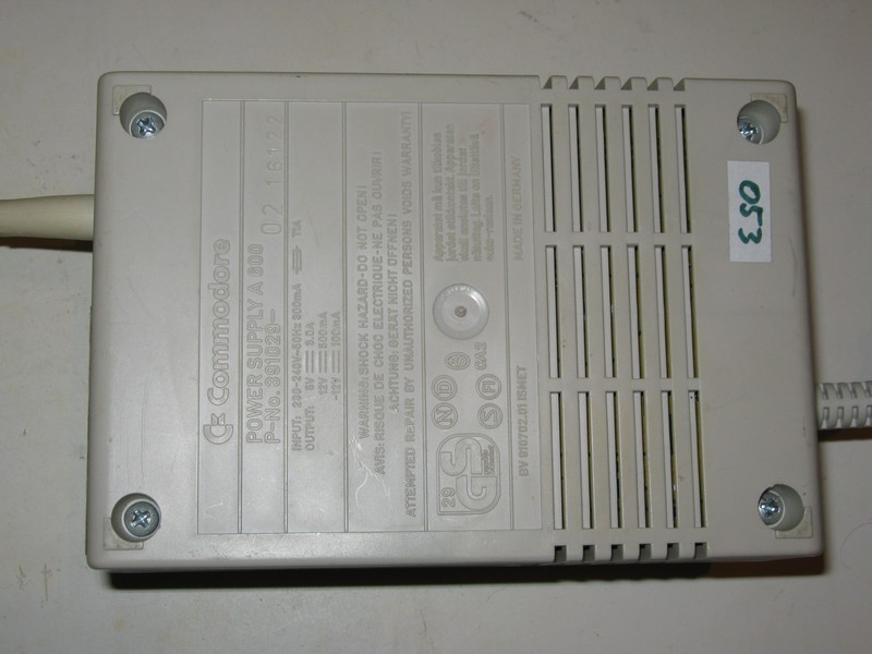 zdroj_commodore_a600_vzad.jpg, 83 kB