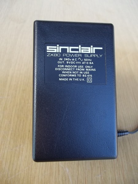 zdroj_sinclair_zx80_pred.jpg, 148 kB