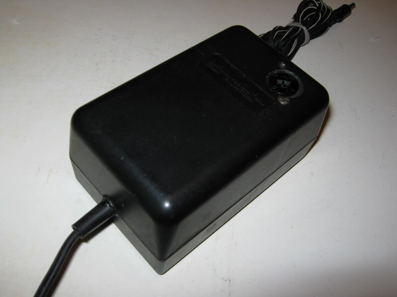 zdroj_sinclair_zxspectrumplus_spod.jpg, 65 kB