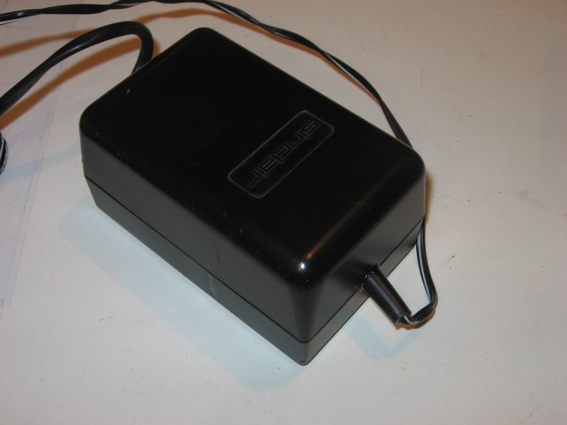 zdroj_sinclair_zxspectrumplus_spod2.jpg, 67 kB