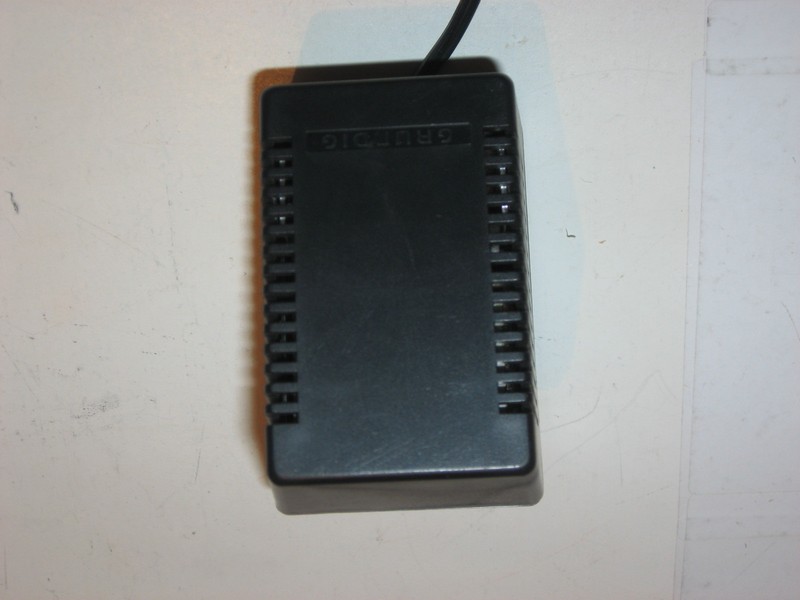 zdroj_tandy_trs80model100_pred.jpg, 61 kB